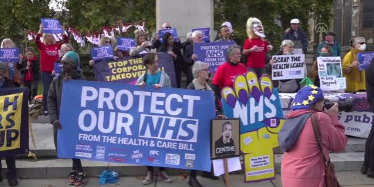 İngiltere’de “Sağlık ve Sosyal Bakım” yasa tasarısı protestosu