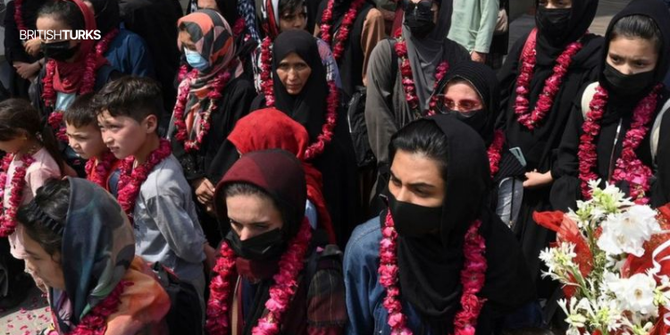 Taliban’dan kaçan Afgan kadın futbolcular İngiltere’de: ‘Ev ev arandılar, travma yaşadılar’