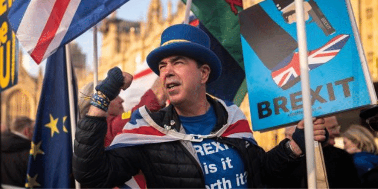 Son 6 yıldır Londra sokaklarında Brexit’i protesto etmeye devam ediyor!