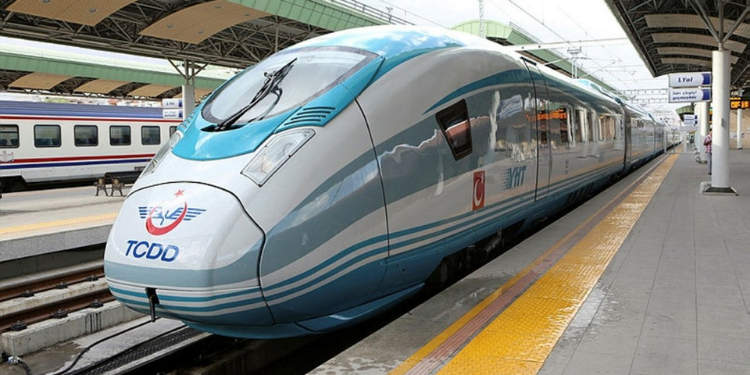 İngiltere’den Ankara-İzmir hızlı tren hattı için 1.7 milyar sterlin finansman