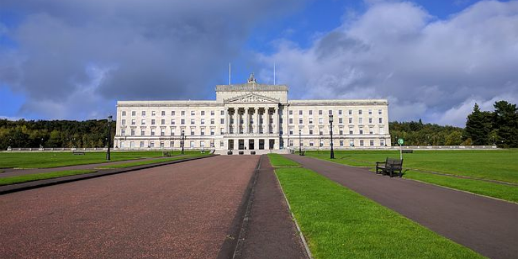 Kuzey İrlanda’daki siyasi düğüm neden oluştu, nasıl çözülür?