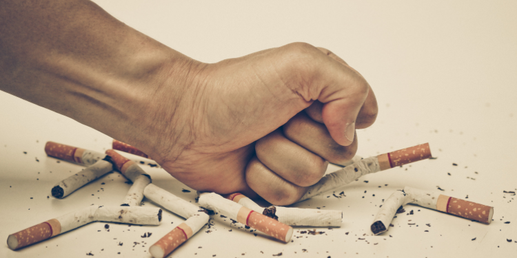 İngiltere’de sigara satın alabilme yaşının her yıl kademeli olarak artırılması hedefleniyor