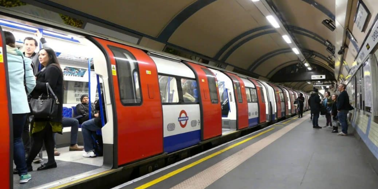 Londra’da yaklaşık 4 bin metro çalışanı greve gitti